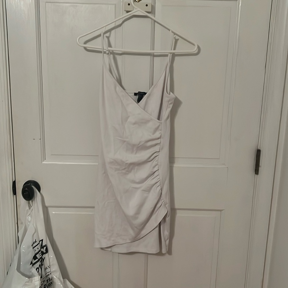 Forever 21 dress 🤍